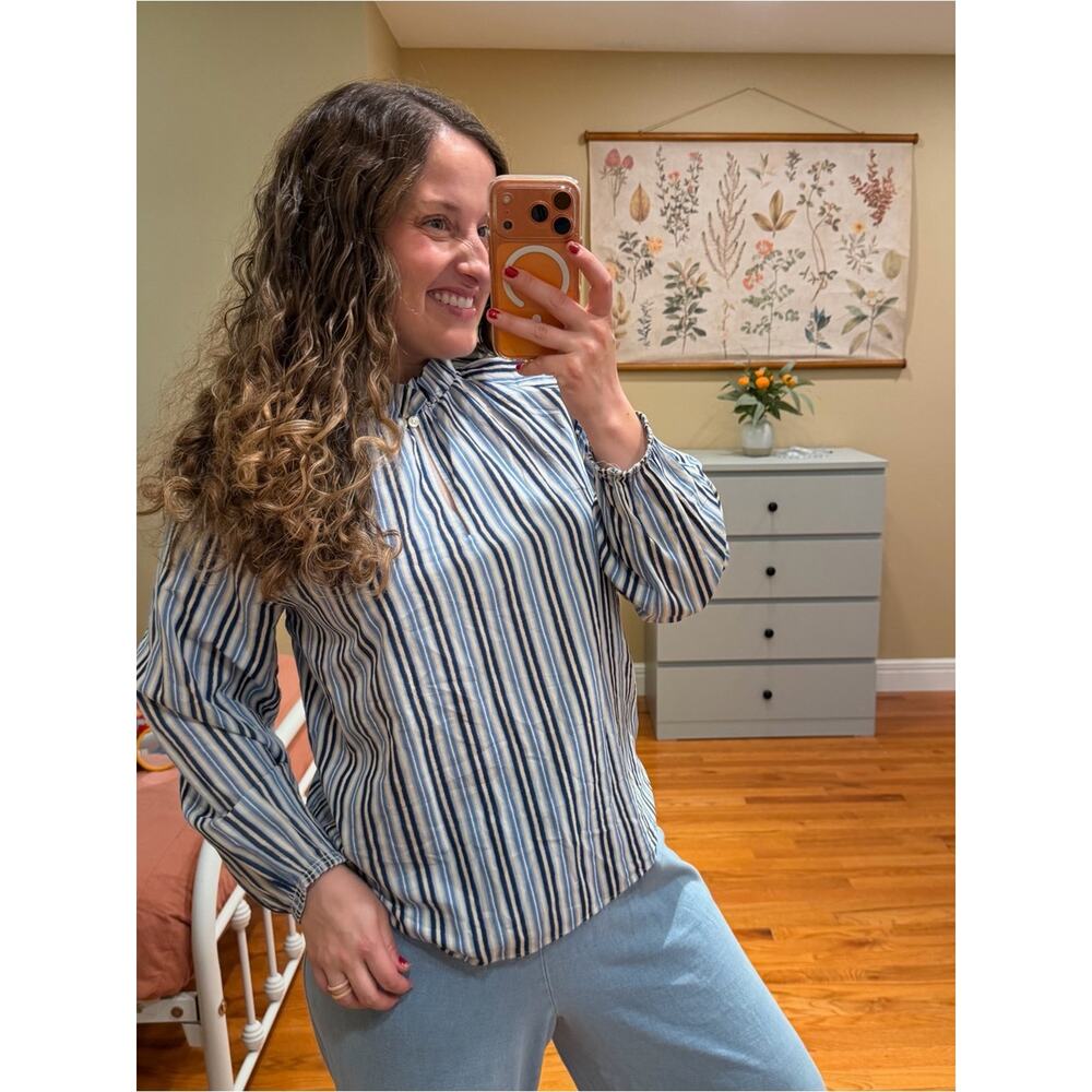 Ann Taylor Striped Long-Sleeve V-Neck Women’s Top in Blue and White Cotton Small - Picture 6 of 13